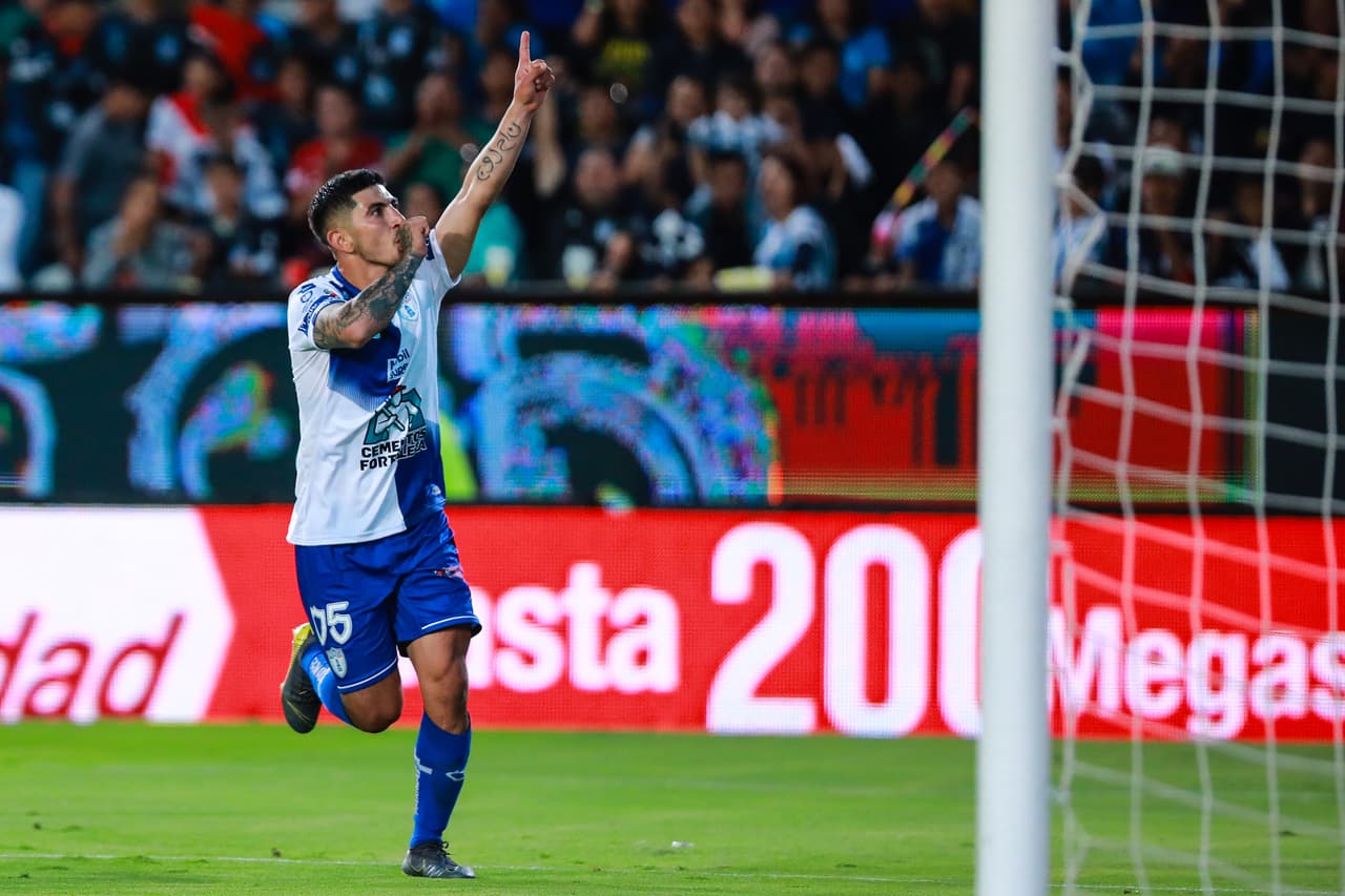 Un año más tarde, en el Apertura 2018, se volvió a colocar como el mejor jugador mexicano en la tabla de goleo de Liga MX tras alcanzar 9 anotaciones, codeándose con Franco Jara (9), Julio Furch (12) y André-Pierre Gignac (14).