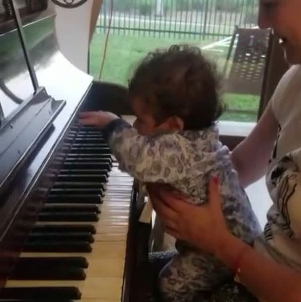 "Les presento al que verdaderamente heredó el talento de mi familia. Mi amor 
<b><a href="https://www.univision.com/programas/novelas/danna-garcia-publica-intima-imagen-con-su-bebe-fotos">Dante</a></b>", externó en Facebook al lado del video cuando el pequeñito tenía seis meses.