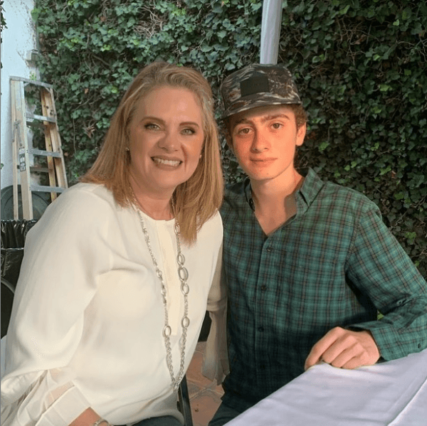 "No quiere. Cuando me ve con amigos y todo, bien. (Me dice): 'Te doy chance por si no tienes con quién ir al cine, busca hoy, pero hoy'", le dijo a los medios en México.
<br>
<br>