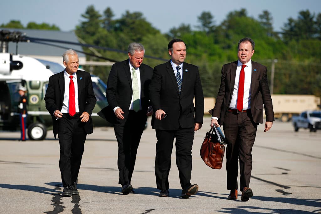 Investigación sobre el asalto al Capitolio: Acusan a Peter Navarro de desacato pero no a Mark Meadows ni Dan Scavino 