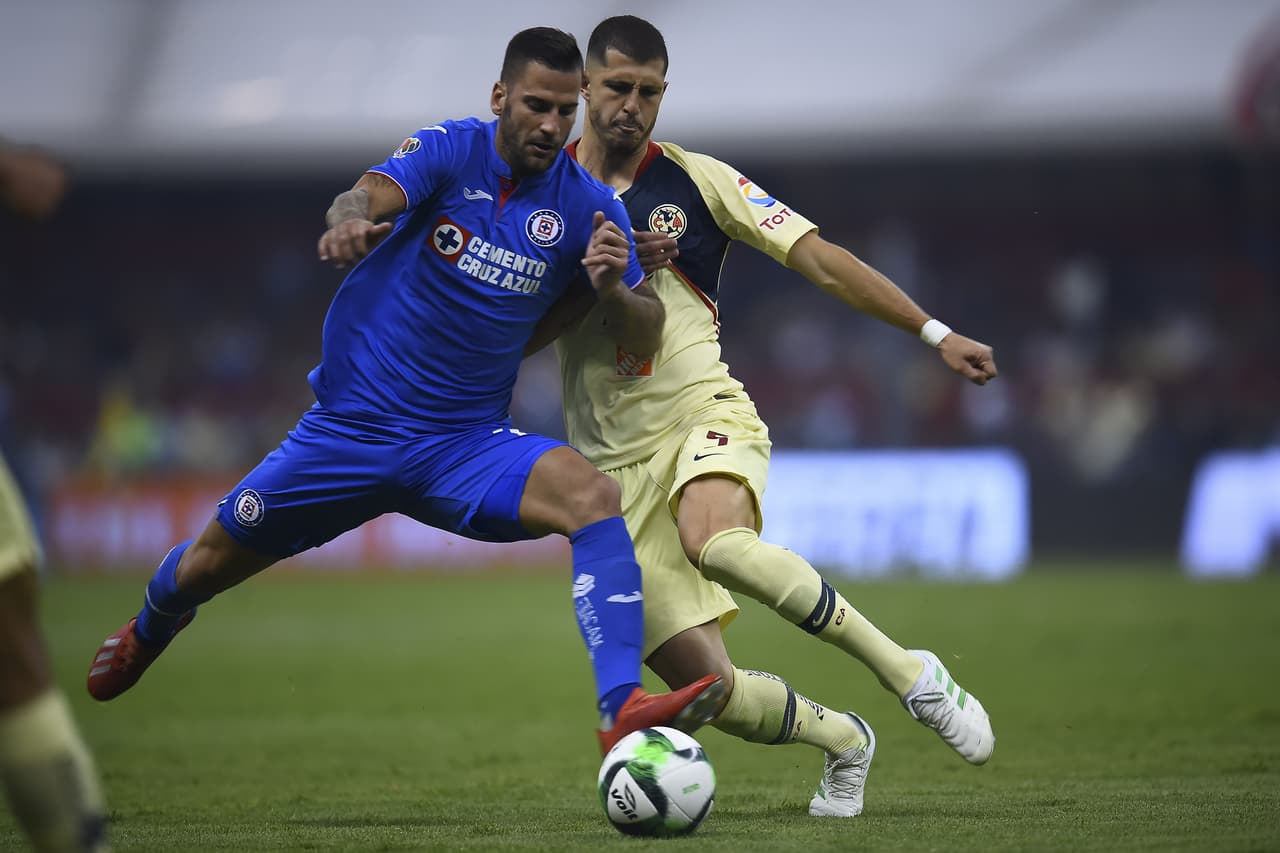 Pero cada vez que La Máquina quería empuja hacia adelante, la buena labor en defensa de America le quitaba las ganas a los celestes, la recuperación de la pelota por parte de los de Herrera en el segundo tiempo fue muy eficaz.