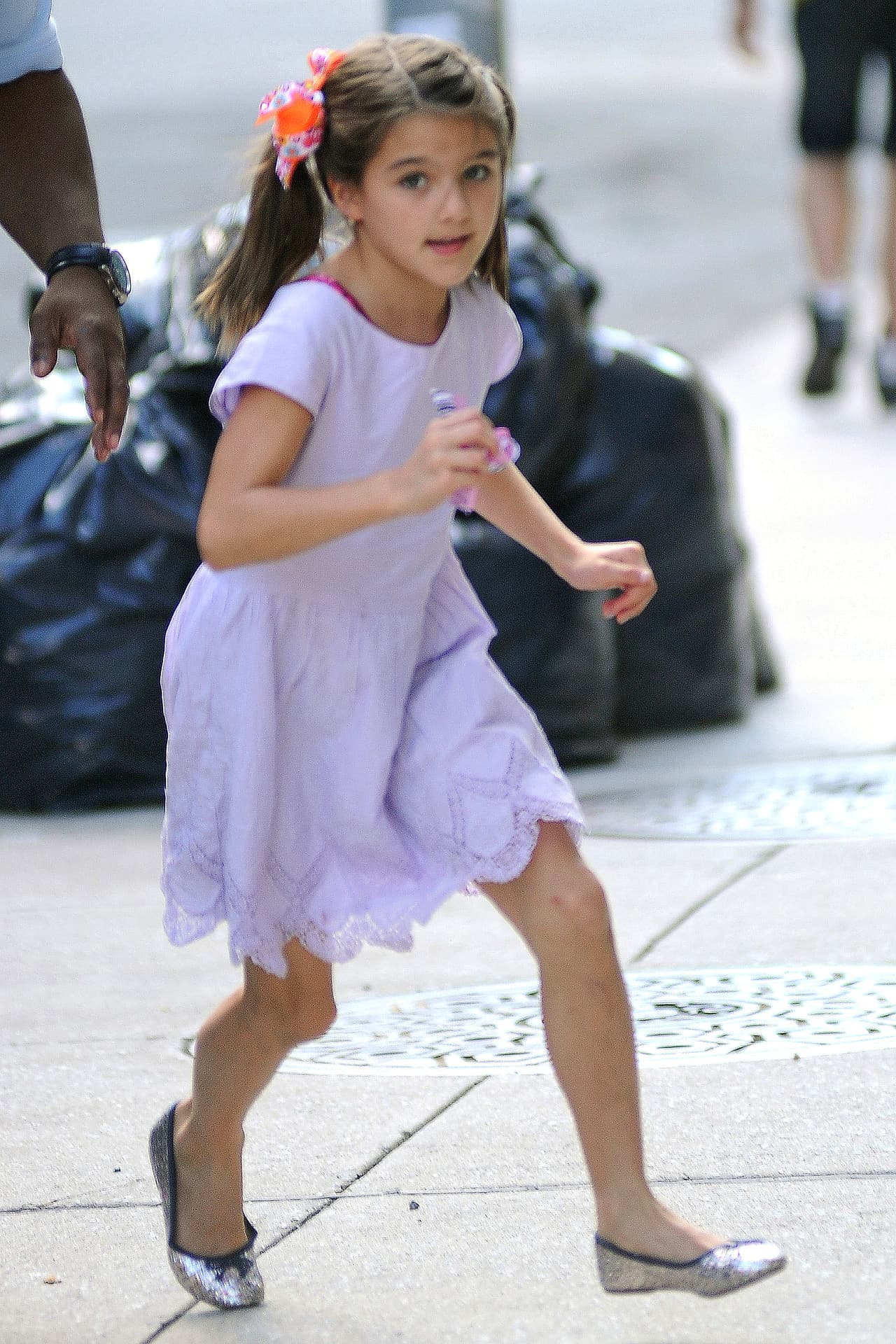 Suri Cruise ha sido sin duda una pequeña diva gracias a su forma de vestir desde que nació. Hoy la hija de Katie Holmes y Tom Cruise ya tiene nueve años. Checa su estilo e inspírate para que tu pequeña sea la más linda este regreso a clases.