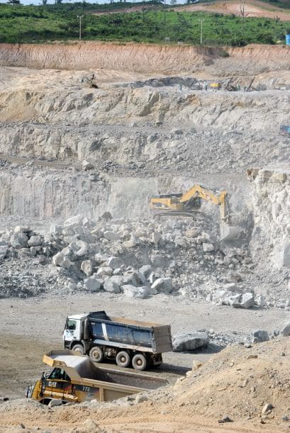 No se puede llamar "progreso" a la destrucción del mundo, puntualizan. La historia de la tribu kayapó debe ir por el mundo y tal vez provocar una reflexión. Una reflexión profunda, ponderante, fecunda. Lejos de la marcha despiadada de la sociedad capitalista y tecnocrática "siempre justificándose impunemente a sí misma-, hacia seres humanos auténticos, nobles, responsables…