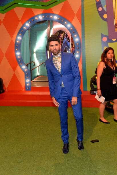 Otro color de moda, el azul.