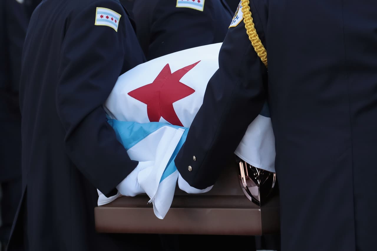 Bauer, quién tenía 31 años en la uniformada, perdió la vida en un tiroteo en el Thompson Center registrado este martes mientras trataba de detener a un sospechoso.