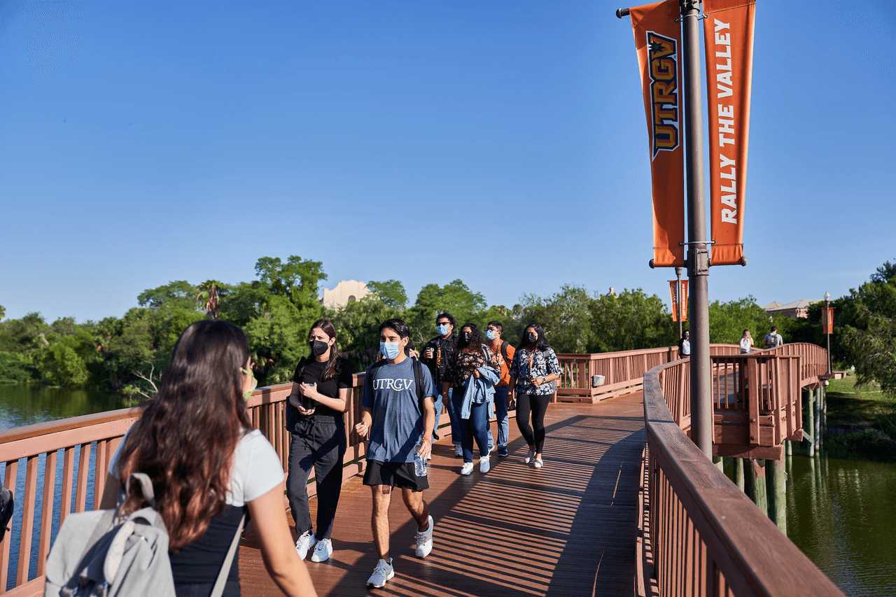 Esta universidad texana no cobra matrícula a estudiantes cuyas familias ganan menos de $100,000