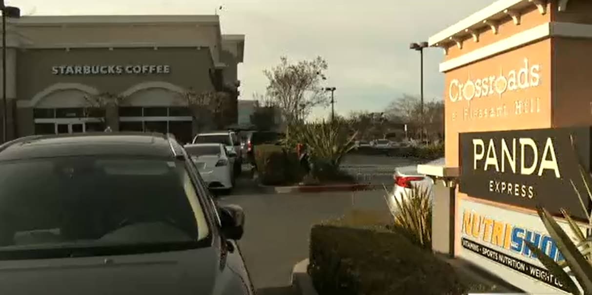 Investigan un tiroteo ocurrido afuera de un centro comercial de Pleasant Hill 