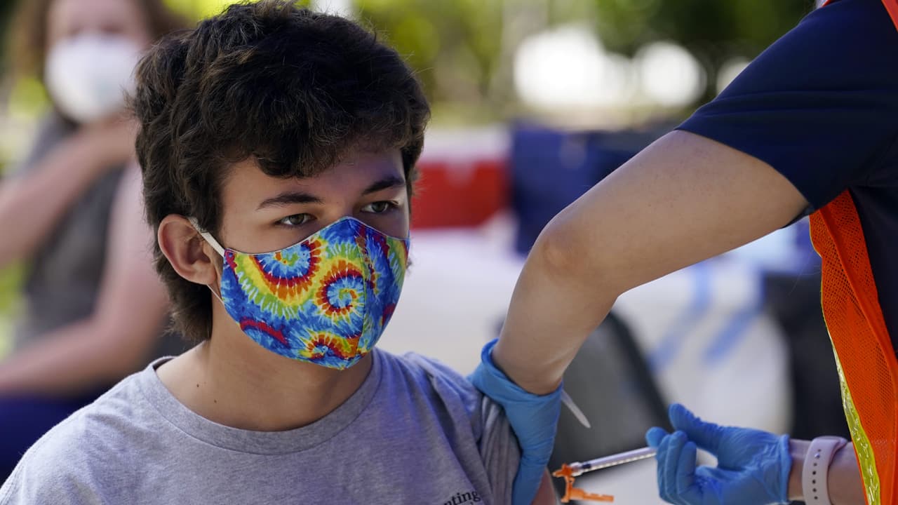 Escuelas de DC amplían acceso a vacunas contra covid-19 para el regreso a clases