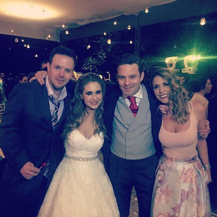 Aunque la fiesta comenzó en la tarde del sábado, se prolongó hasta altas horas de la noche.