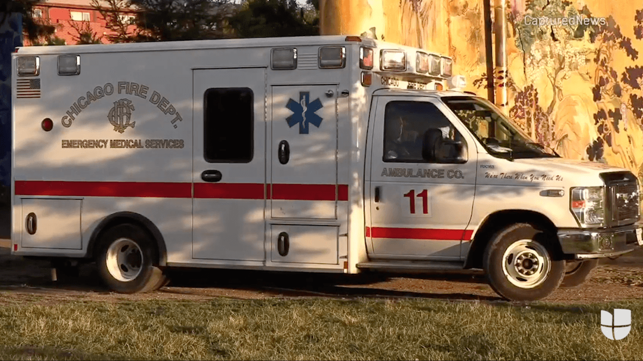 Niño de 7 años de La Villita muere después de que un bote con 9 a bordo volcara en el río Chicago