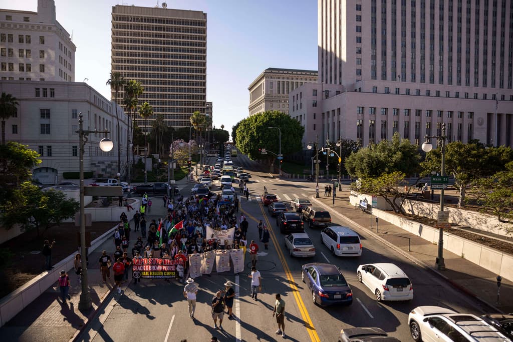 El país lo recuerda y se ha conocido más sobre su vida y sobre todas las historias posibles que quedaron truncas. Soñaba con una vida mejor; incluso con ser juez de la Corte Suprema, jugador de fútbol americano o basquetbolista profesional.
<br>Además, Floyd tenía una pareja, Roxie Washington, y una hija, Gianna, que actualmente tiene 11 años. Ella quiere ser médica. En algún momento, dijo con orgullo: “Papá cambió el mundo”.