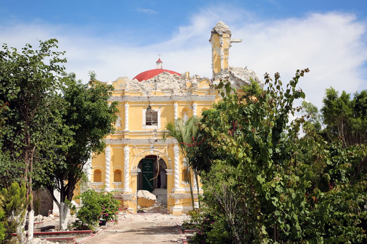 Cuando el templo se vino abajo, se estaba llevando a cabo un bautizo.