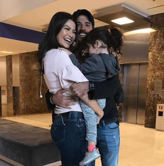 Y confiada en que con los cuidados necesarios y el amor de su familia podrá recuperse agregó: "hay que tomarnos un momento para respirar y cuidarnos, primeramente Dios recobraré fuerzas y estaré bien para acompañarlos mañana en Unidos Por Los Nuestros y el domingo en Mira Quién Baila".