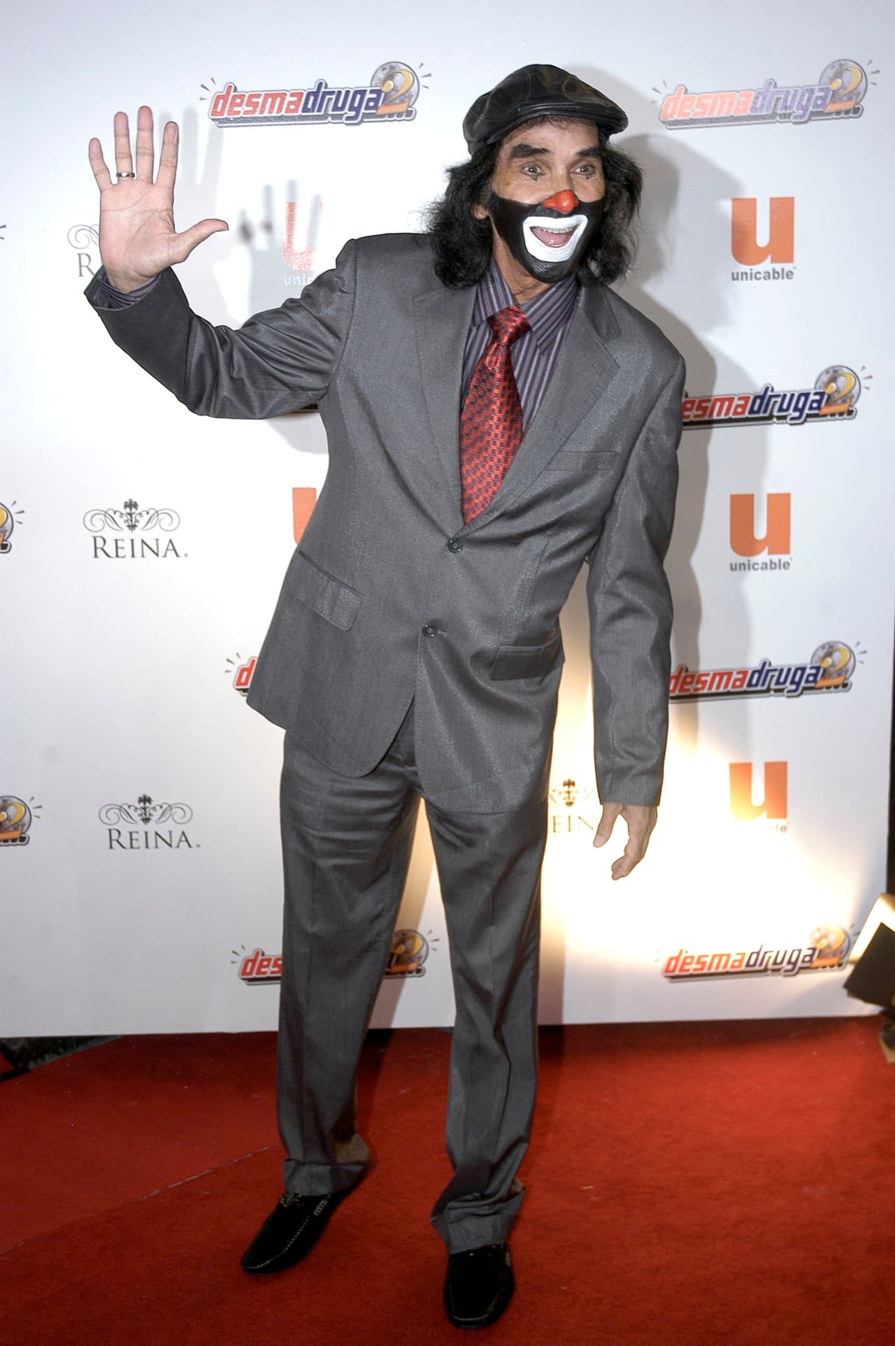 El pasado 7 de marzo fue ingresado al área de cuidados intensivos y allí lo indujeron en coma y lo intubaron.