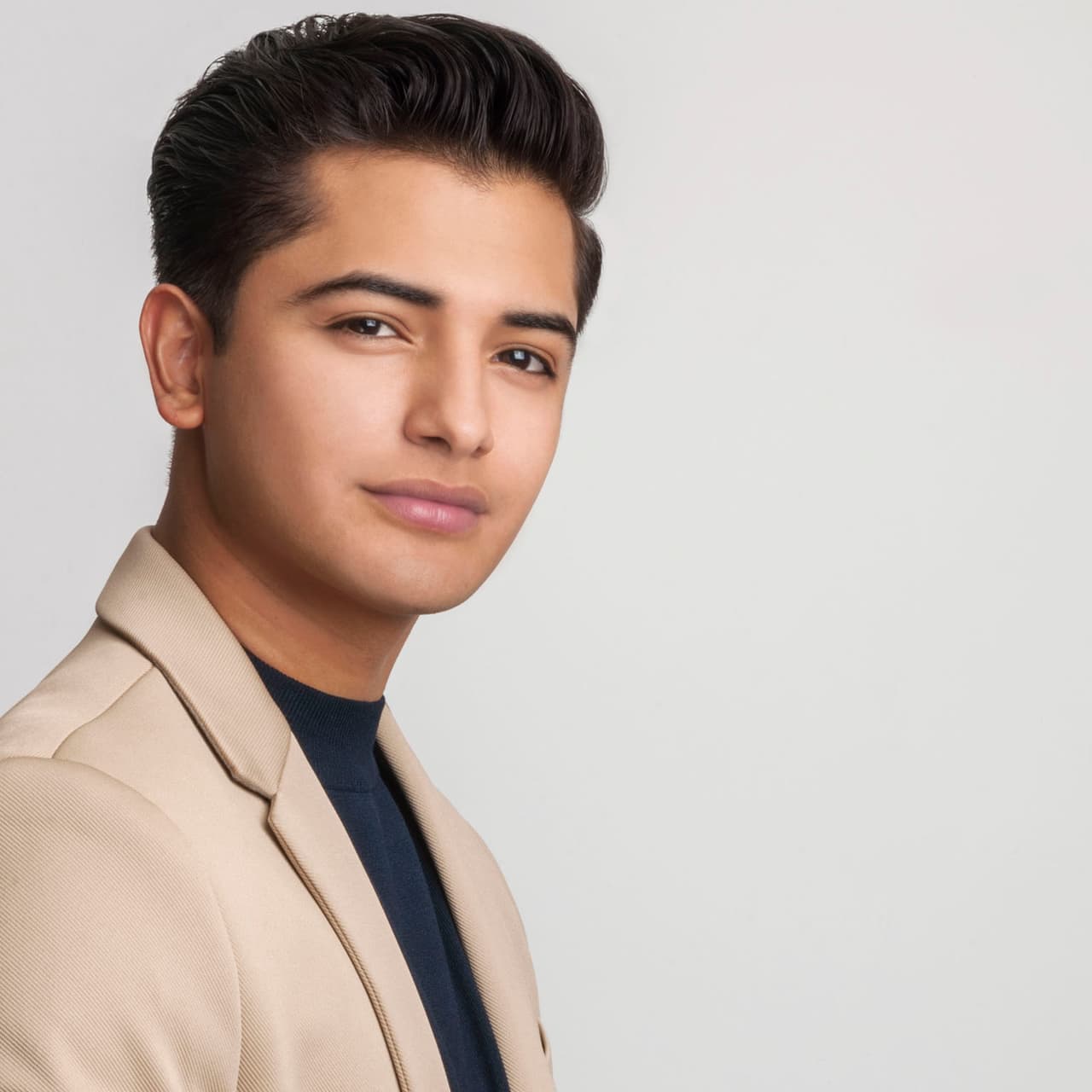 <b>Neto Bernal</b> tiene cinco nominaciones a PLN, una de ellas como Artista Revelación Masculino, mientras que gracias a su tema 'Si Quieres', interpretado a dueto con Carolina Ross, figura en tres categorías.