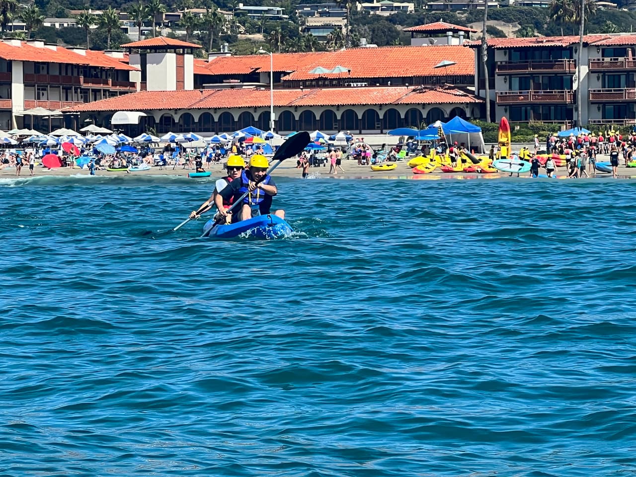 Las cuevas son conocidas por sus mitos y leyendas, que las describen como escondite de piratas y el lugar donde dos hermanas se perdieron, durante un paseo en bote.