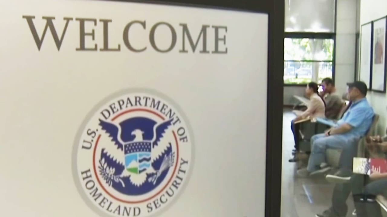 Reacciones en Florida ante pausa de procesos migratorios de 19 países, incluidos Cuba y Venezuela