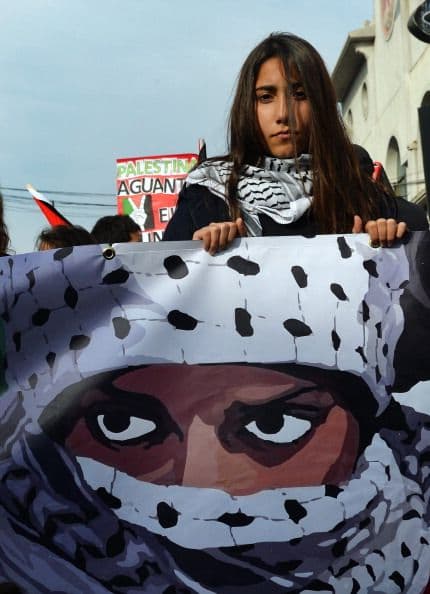 En Chile, unas diez mil personas participaron en una manifestación pacífica para pedir al Gobierno chileno que rompa relaciones diplomáticas con Israel.