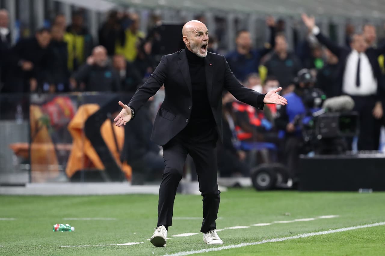 Stefano Pioli buscaba explicaciones desde el área técnica.