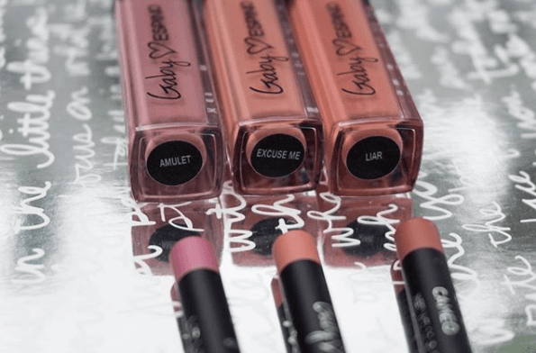 La actriz y presentadora de origen venezolano dio a conocer su línea de labiales mate en noviembre de 2015.