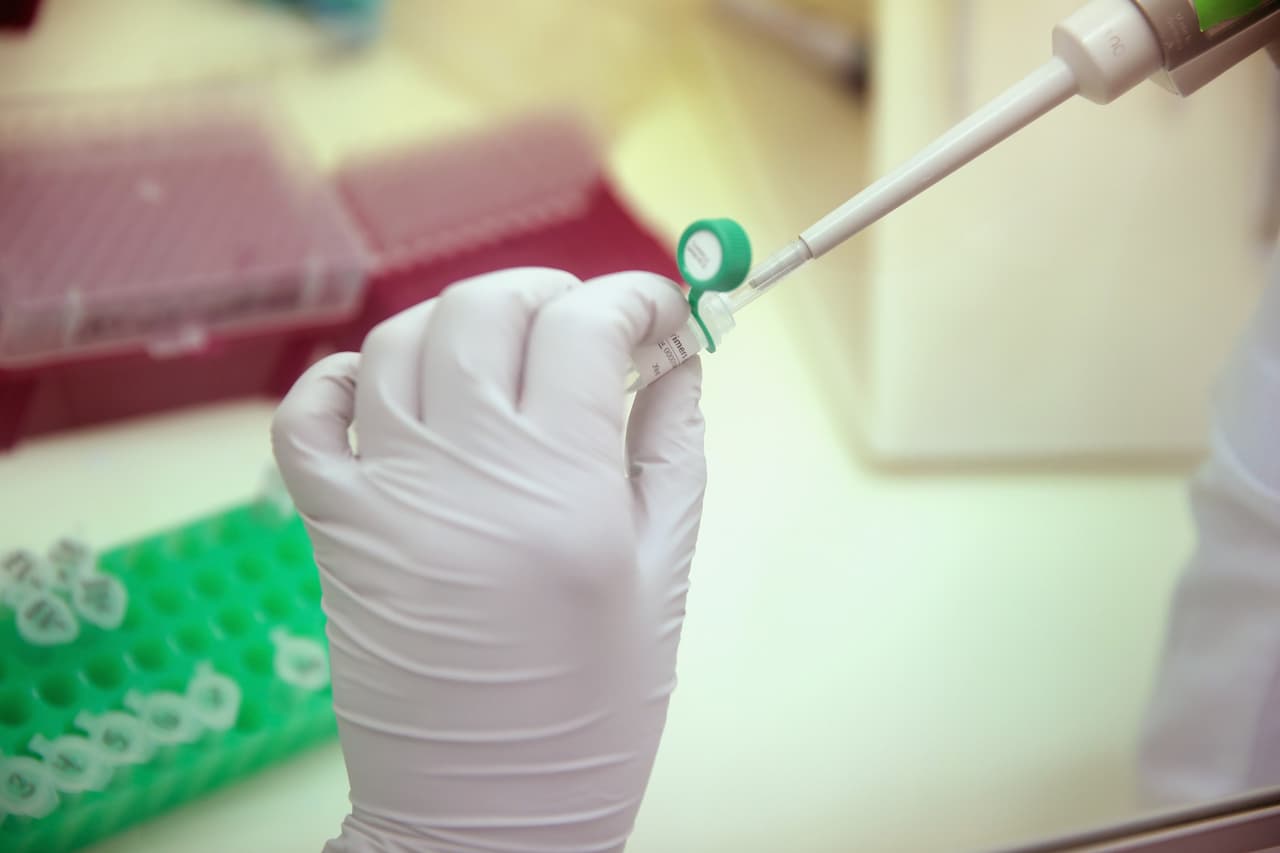 Los resultados, incluso los que realizan los laboratorios privados como Quest, son entregados a un médico.