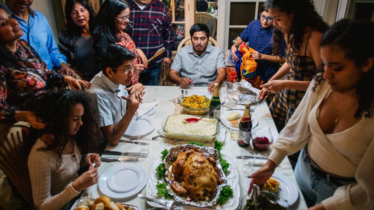 ¿Recibirás invitados durante tu cena de Acción de Gracias? Sigue estos consejos para evitar casos de coronavirus