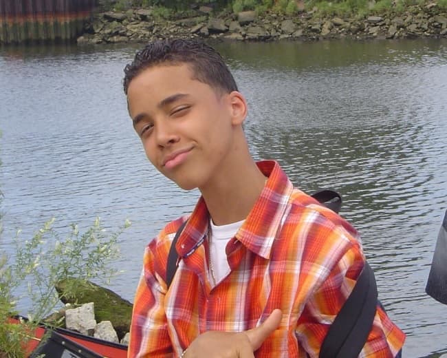 OMG! Así era el joven ídolo de la bachata hace unos ayeres, cuando la fama todavía estaba muy lejana. Él mostró esta foto a sus seguidores en redes y lo llenaron de likes.