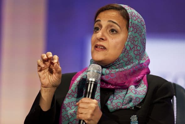 55.- SHEIKHA LUBNA AL QASIMI: Ministra de Comercio Exterior de los Emiratos Árabes Unidos. Tiene la distinción de ser la primera mujer en ocupar un cargo ministerial en los Emiratos Árabes Unidos. Ella es miembro de la familia gobernante de Sharjah y la sobrina de Su Alteza el Jeque Dr. Sultán bin Mohamed Al-Qasimi.