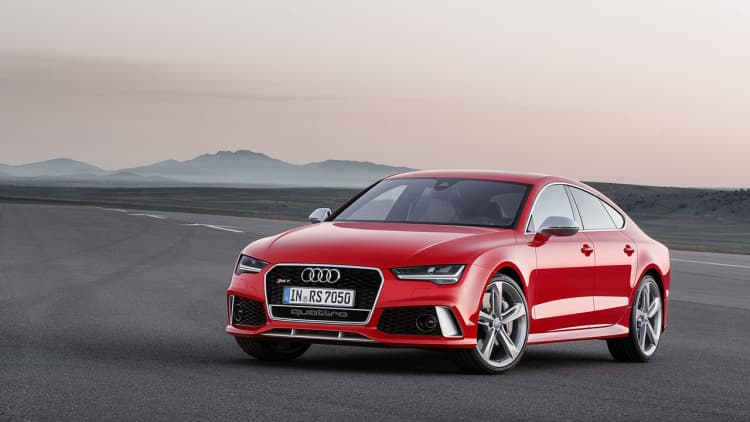 <b>Puesto 9 - Audi RS7 Quattro Prestige</b>: El número 4 determina a este sedán de Audi. 4 puertas, espacio para 4 pasajeros, tracción en las 4 ruedas y un motor de 4.0 litros. Según 
<i>Insure.com</i>, la prima anual promedio es de 3,229 dólares, un precio que deberán pagar aquellos que deseen un auto capaz de desarrollar 560 HP y 516 lbs-pie de torque.