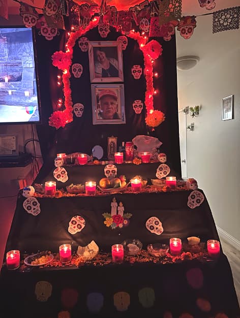 Judith nos compartió esta foto con el siguiente mensaje: "En el altar están mi mamá y mi suegro. Mi angelito y unas de tantas comidas favoritas que a ellos les gustaba en vida".