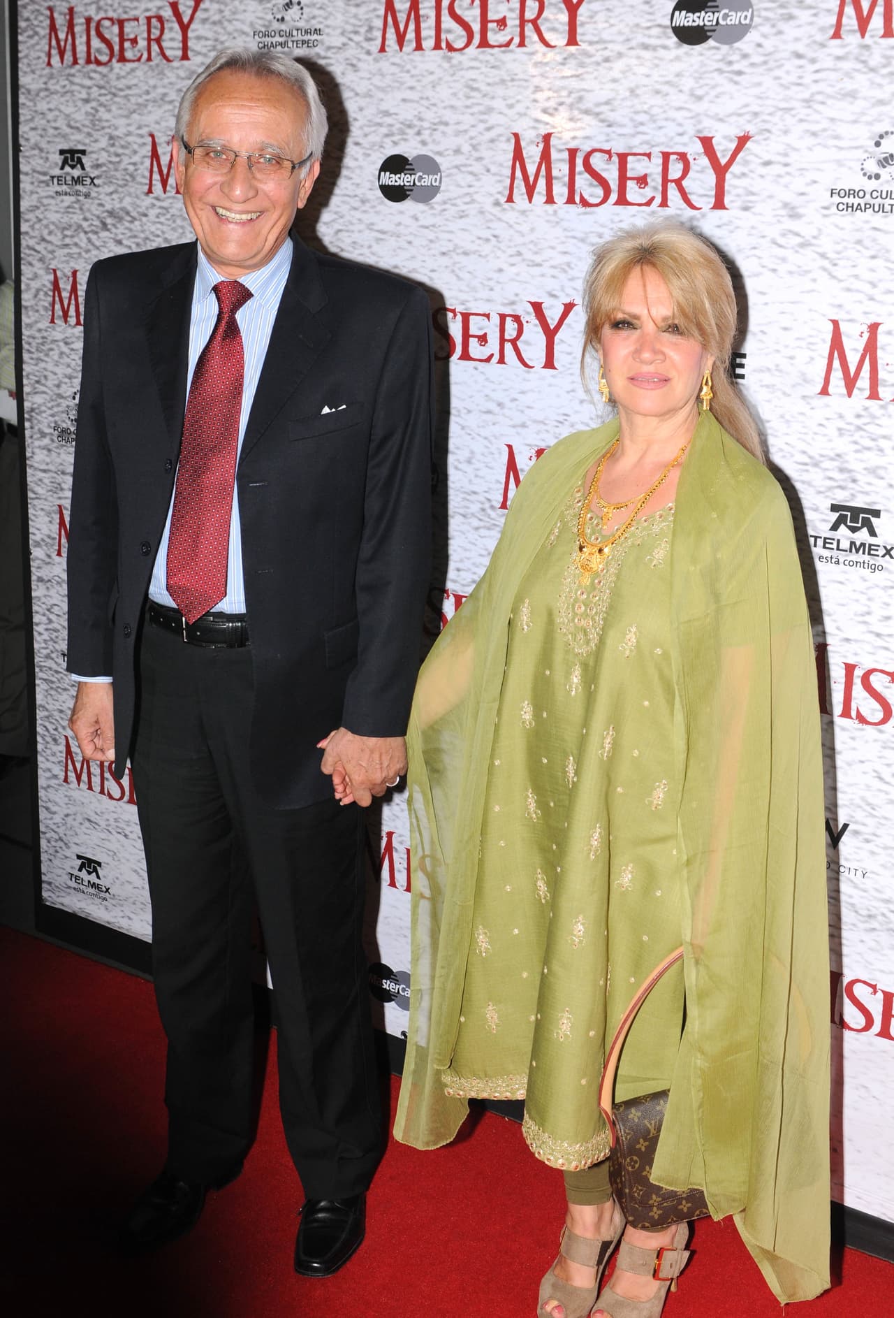 Está felizmente casado y le gusta mucho ser un hombre de casa.