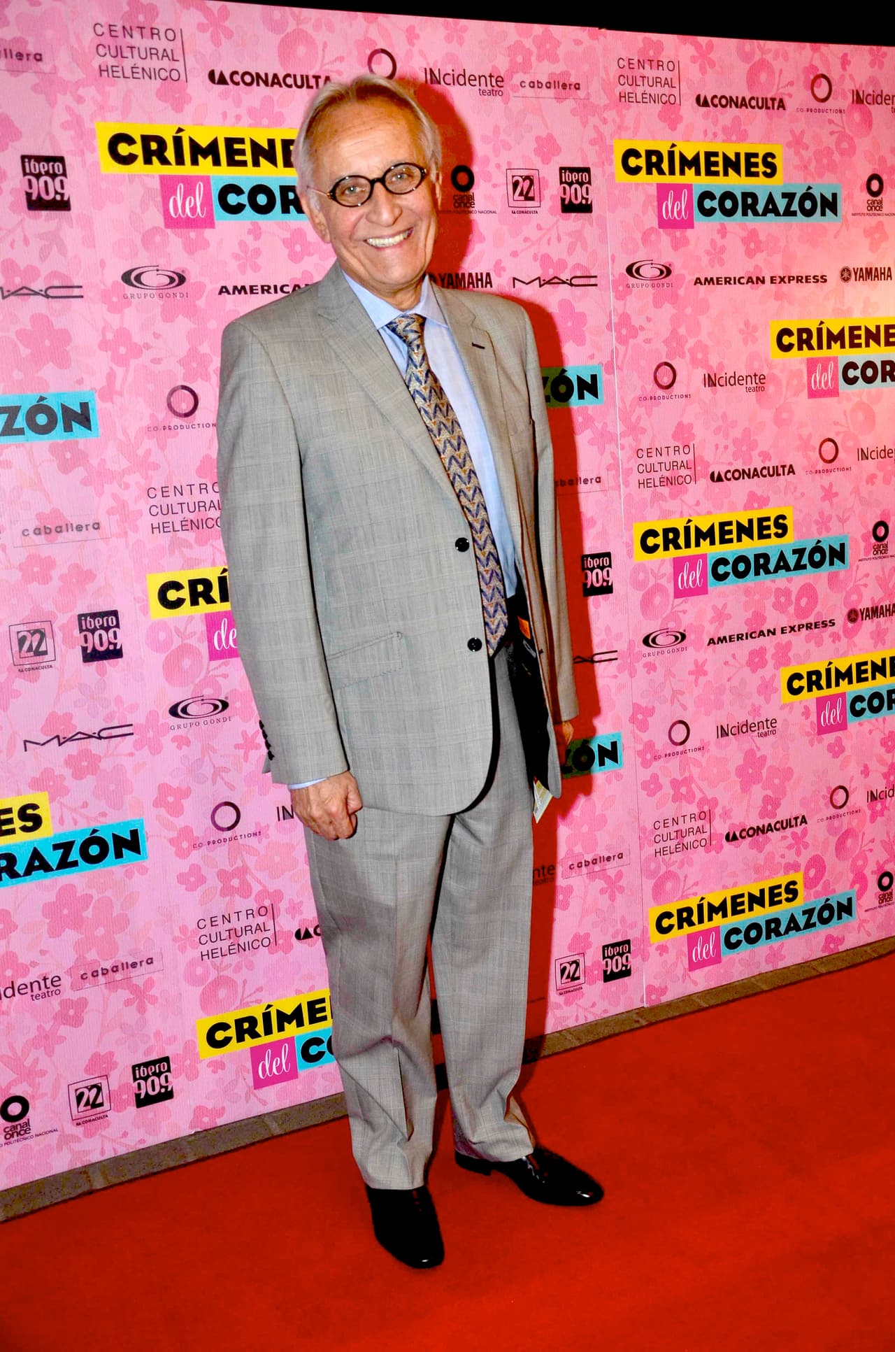 "
<b>Esto ha sido muy duro para mí</b>, para mi hijo que no se ha despegado, (Patricio) me decía: 'Él también es mi hijo', con nuestra perrita, yo tengo las cenizas aquí conmigo".
<br>