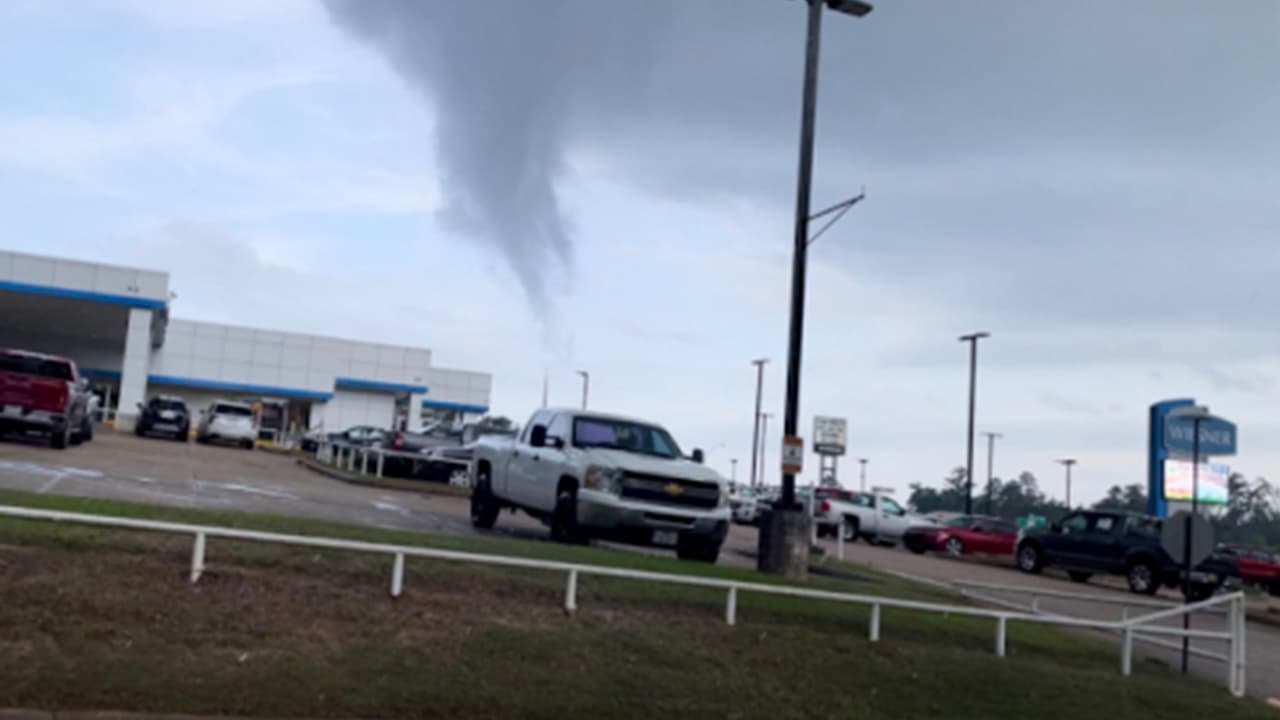 Un tornado de forma breve impactó la ciudad de 
<a href="https://www.huntsvilletx.gov/" target="_blank">Huntsville, Texas</a>, este lunes 10 de mayo en horas de la tarde.