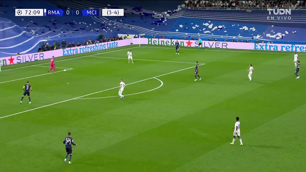 ¡GOL!  anota para Manchester City. Riyad Mahrez