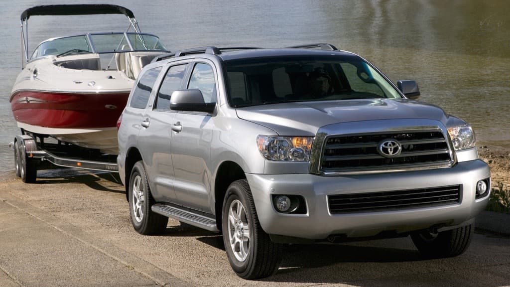 <b>6. Toyota Sequoia</b>: Las personas que compran la Toyota Sequoia nueva, la mantienen en su poder un promedio de 8.9 años. Es posible que el hecho de ha experimentado muy pocos cambios en los últimos 10 años hace que sus dueños tengan muy pocos incentivos para cambiarlas. 
<br>
<br>En la imagen una Toyota Sequoia de 2008