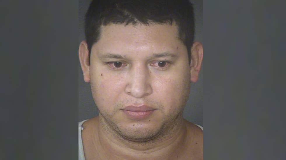 Revisaba la tableta con que jugaba su hija de 7 años y encontró un video donde la abusaban sexualmente