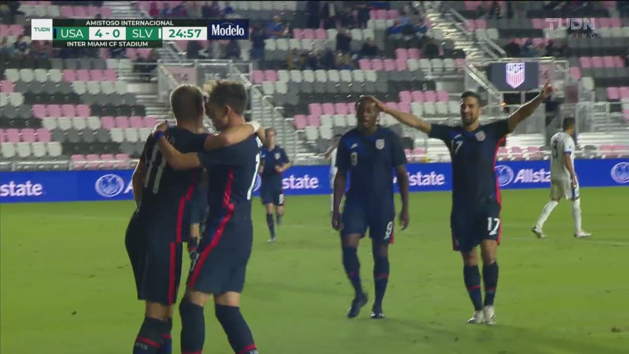 ¡Doblete y ya es goleada! Chris Mueller marca de testarazo el 4-0