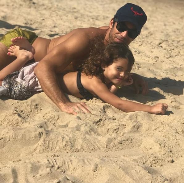 Por lo que se ve, a los cuatro les encanta tomar el sol en la playa pues es muy común verlos de paseo en el mar.