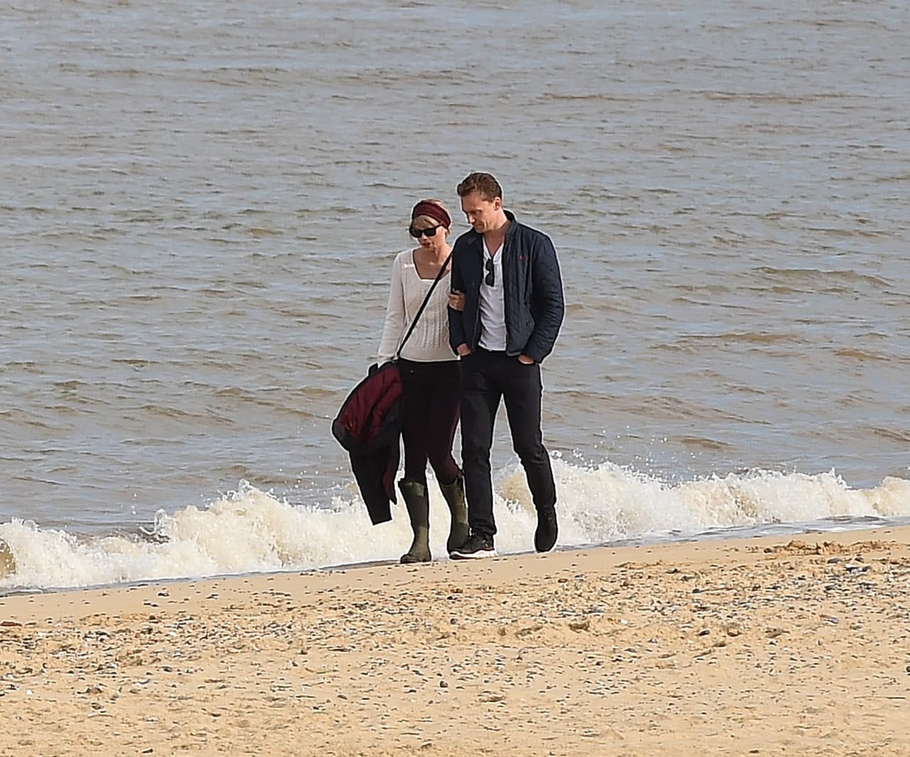 La cantante y el actor hacen una encantadora pareja sin importar la diferencia de edades.