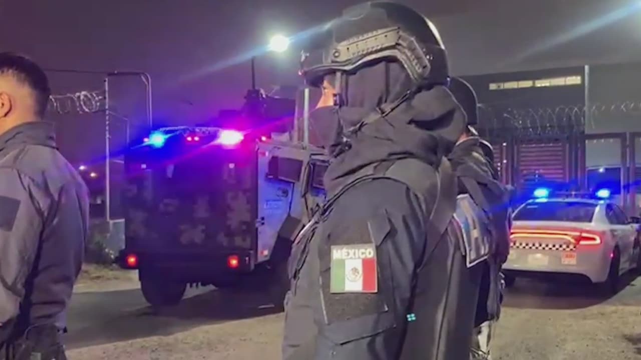 VIDEO: Ovidio 
<a href="https://www.univision.com/noticias/america-latina/ovidio-guzman-penal-altiplano-carcel-maxima-seguridad-chapo-guzman" target="_blank">Guzmán fue trasladado la noche del 5 de enero a la cárcel de máxima seguridad conocida como El Altiplano</a>, en la que su padre se fugó en 2015.