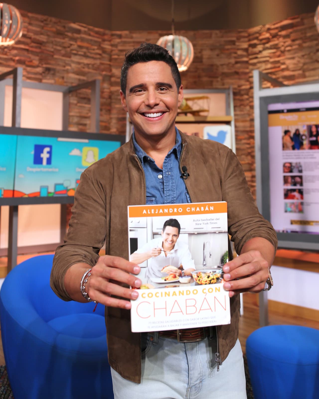 'Cocinando con Chabán' incluye 75 recetas de platillos clásicos de la comida latina pero con menos calorías.