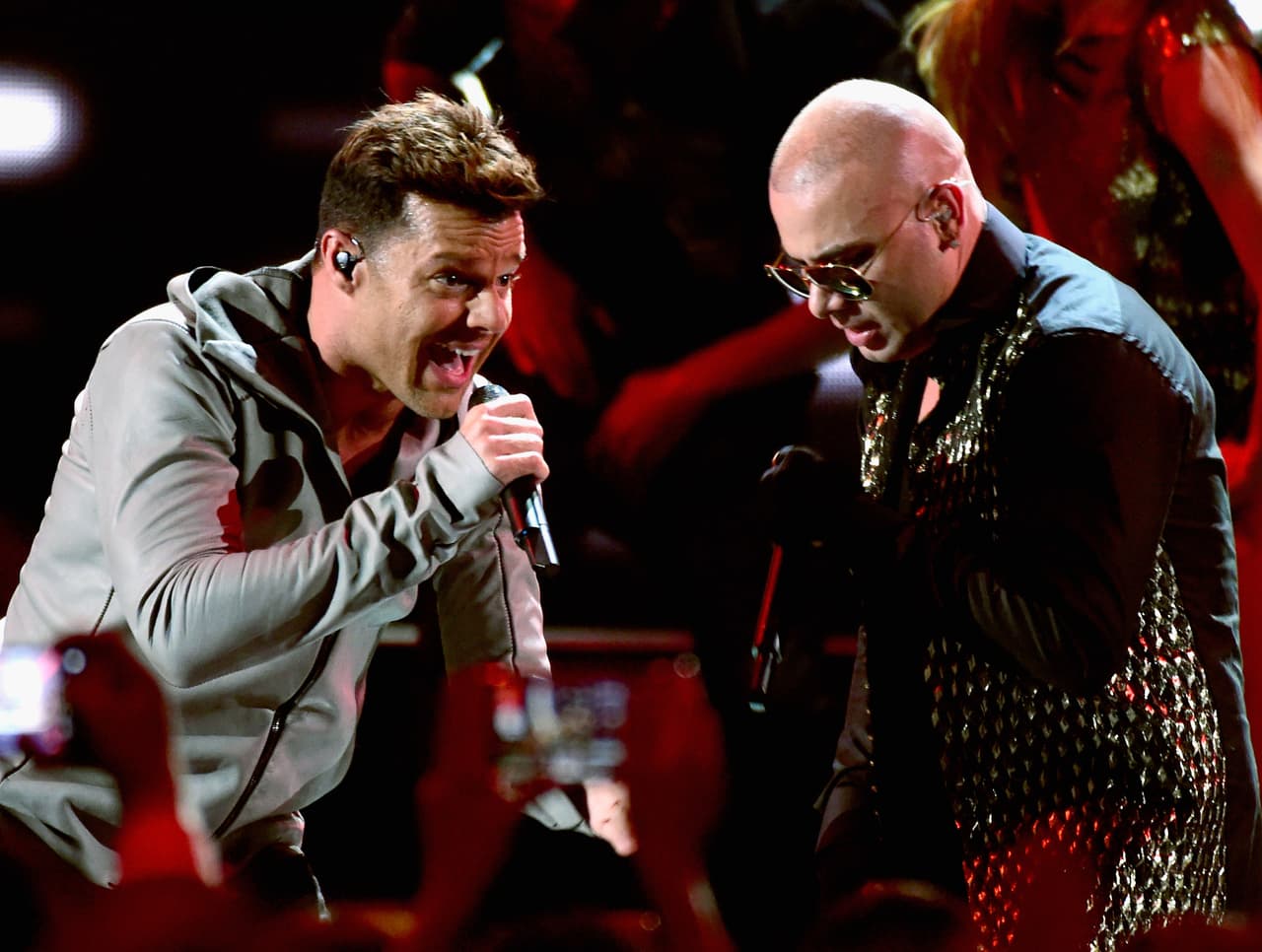 Pero Wisin no paró ahí, pues hizo otro dueto con Ricky Martin...