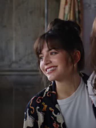 Algo que cambiará el remake de esta película será que la novia no tendrá un hermano y mucho menos será un pequeño niño. Y es que se sabe Isabela Merced, quien estelarizó la película ‘Dora y la ciudad perdida’, será la hermana menor de la protagonista.