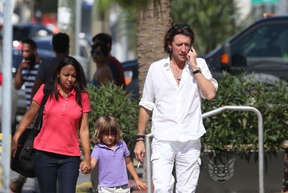 Hasta el momento, Colate no puede viajar con su hijo a México.