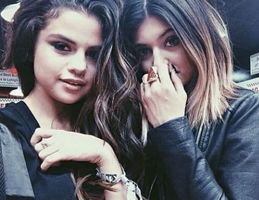 Selena pasó todo el fin de semana del festival al lado de sus nuevas y escandalosas compañeras. Parecía que al fin había encontrado a sus 'best-friends'.