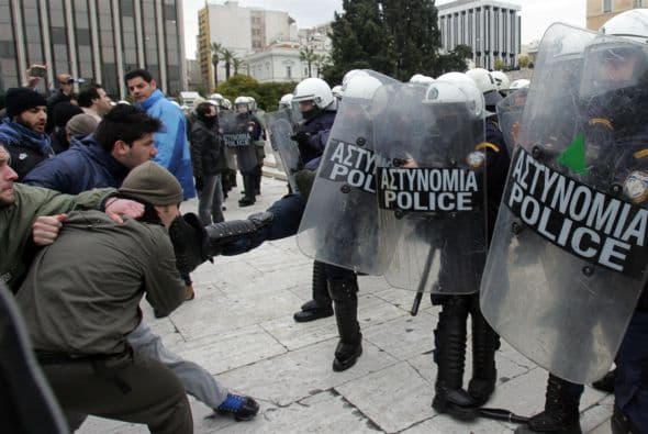 Tal acuerdo será votado finalmente en el Parlamento el domingo próximo; sin embargo, ha desatado una serie de huelgas generales que le realizaron el viernes, hasta el sábado.