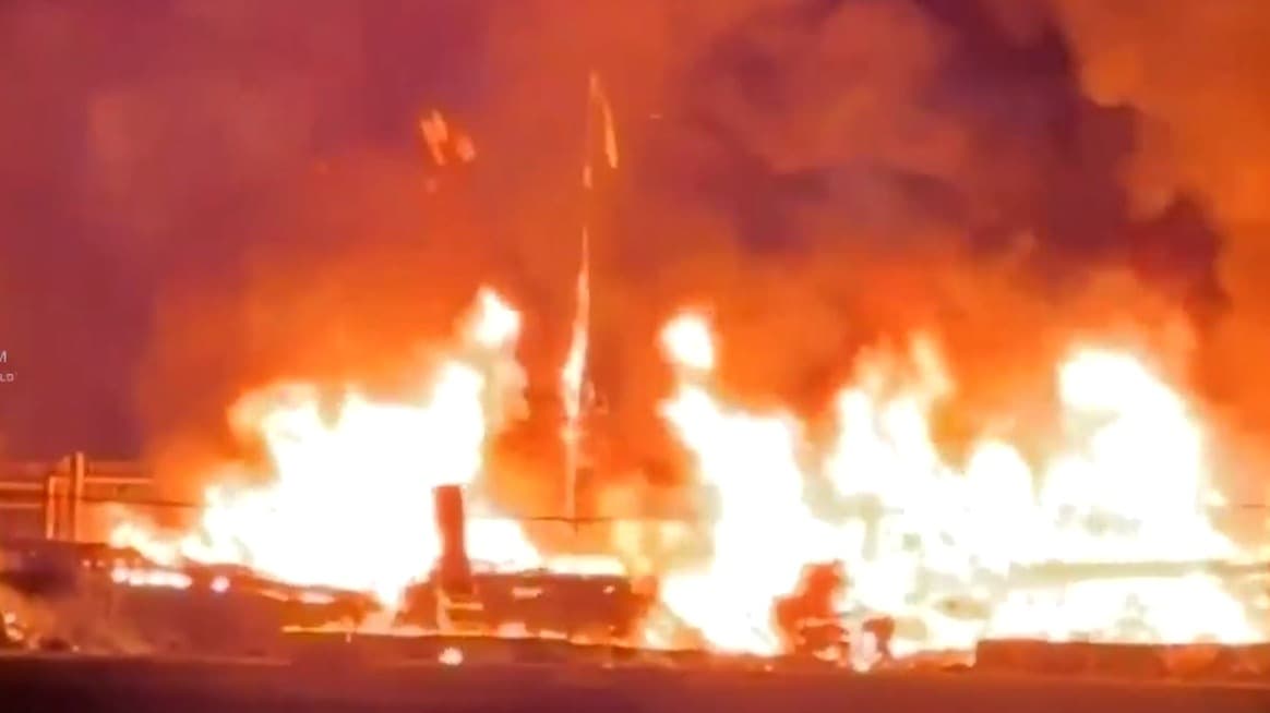 Incendios en Los Ángeles causan cortes de luz y destruyen conocidos negocios en Inglewood y Chinatown