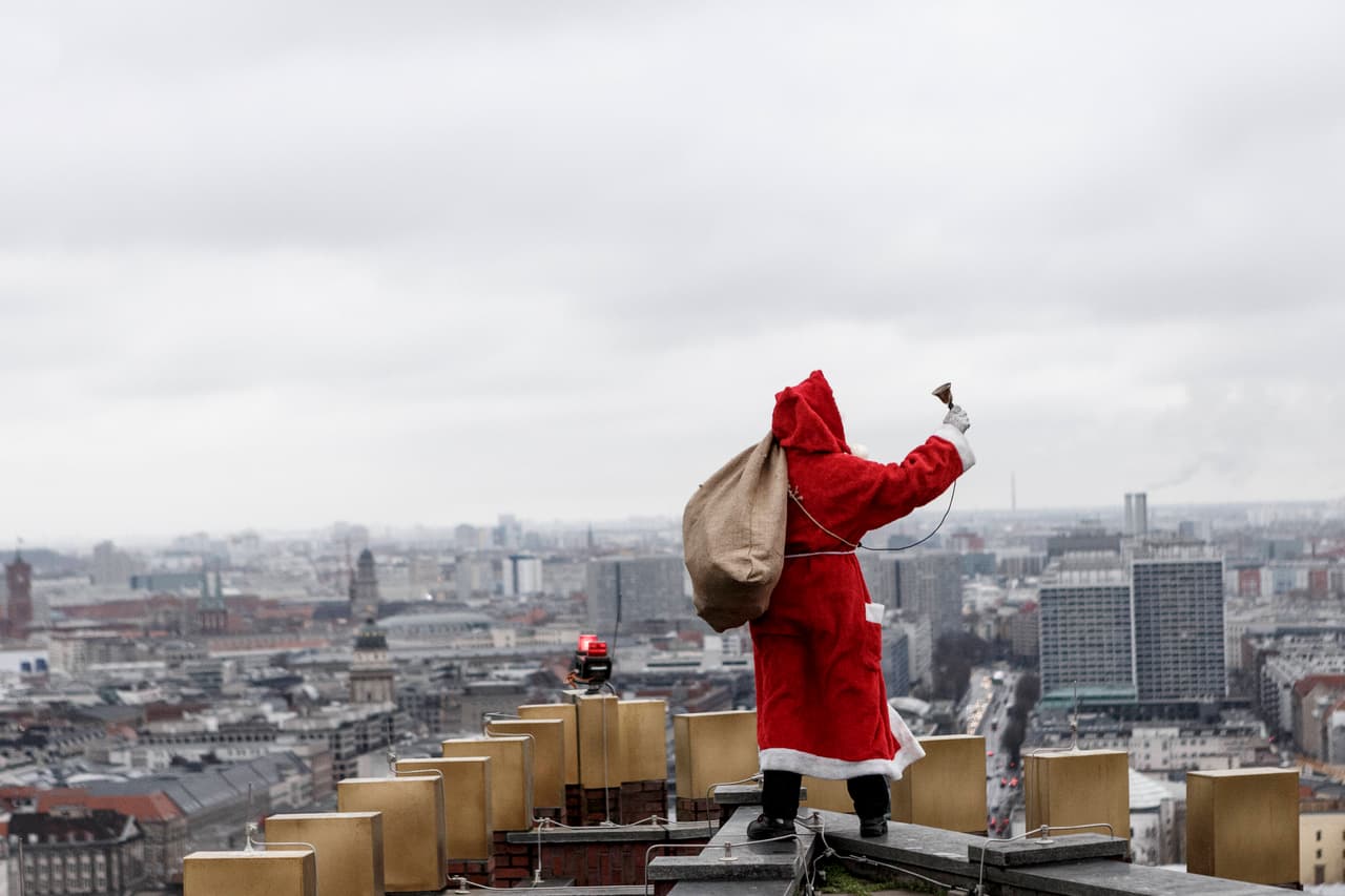 <b>Para los que les guste aprender o leer:</b> Está primero el clásico libro pero si deseas regalar algo diferente, podrías intentar con una suscripción a una revista o publicación que le guste la persona.