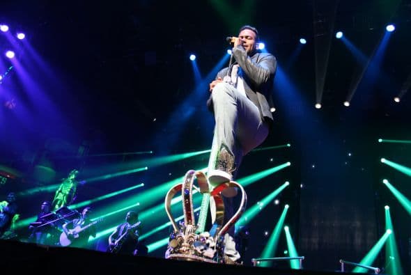El Rey de la Bachata tuvo casa llena en el Toyota Center este miércoles, ve aquí las mejores imágenes de la noche.