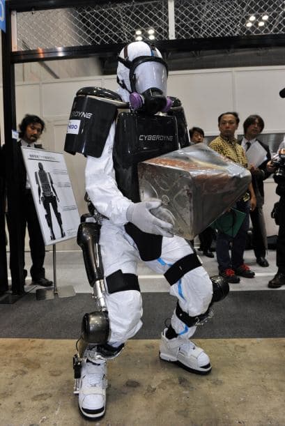 "HAL" también es capaz de captar señales corporales a través de la piel gracias a un sensor y un programa de "sistema de control voluntario" que facilita el movimiento, al interpretar la intencionalidad del usuario.